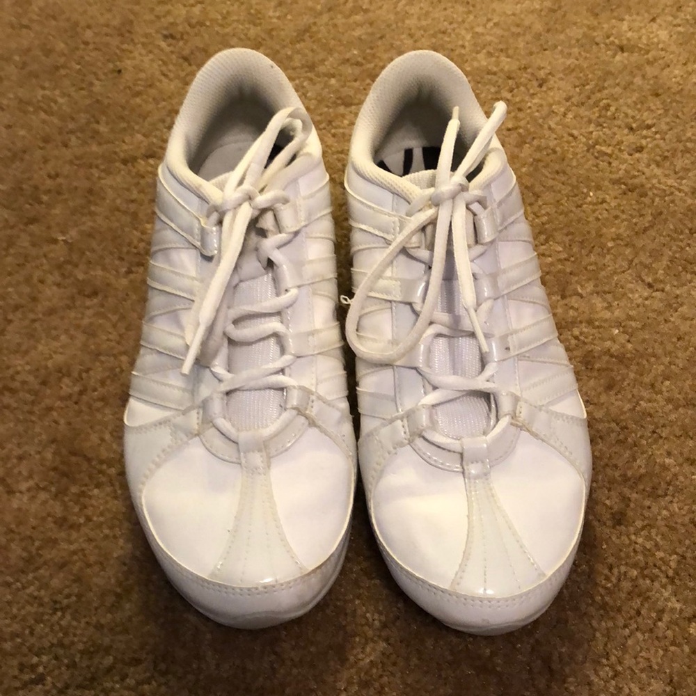 Cheer shoes